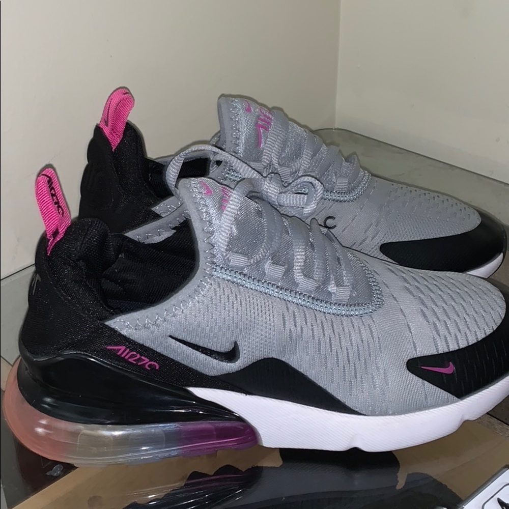 NIKE AIR MAX 270